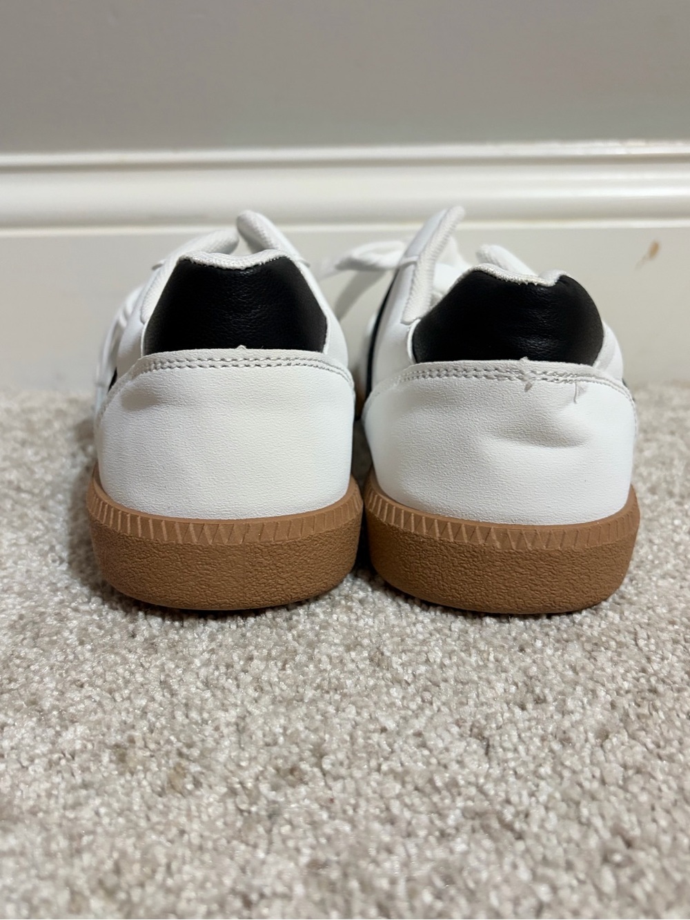 NWT. Women's White Sneakers with Black Stripes and Gum Sole. Size 41 - Picture 8 of 10